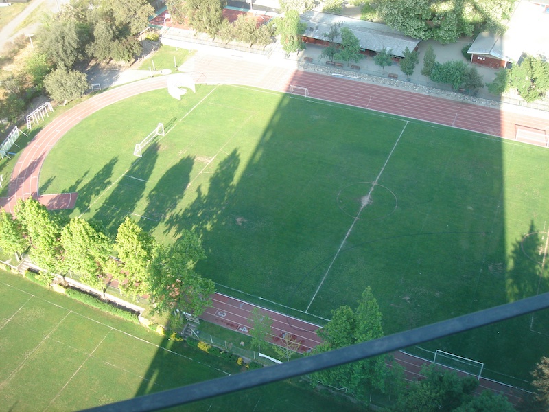 どこかの学校の運動場、